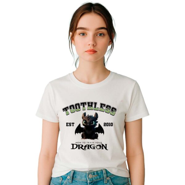 Playera Como entrenar a tu dragon Chimuelo School Mujer